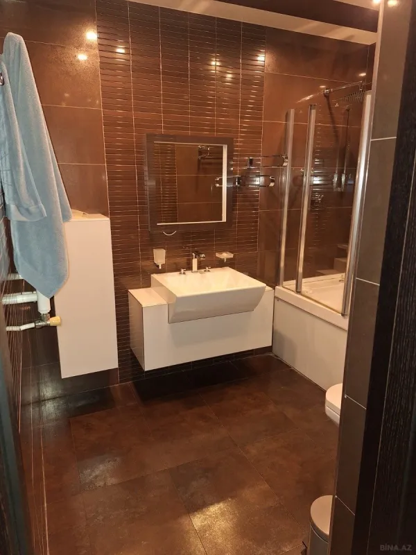 Kirayə verilir 4 otaqlı mənzil 205 m²