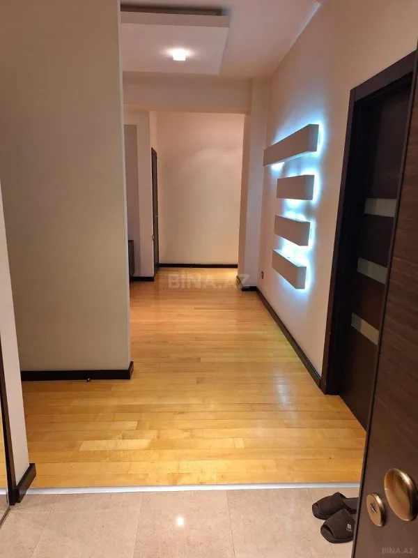 Kirayə verilir 4 otaqlı mənzil 205 m²