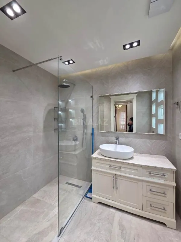 Satılır 2 otaqlı mənzil 107 m²