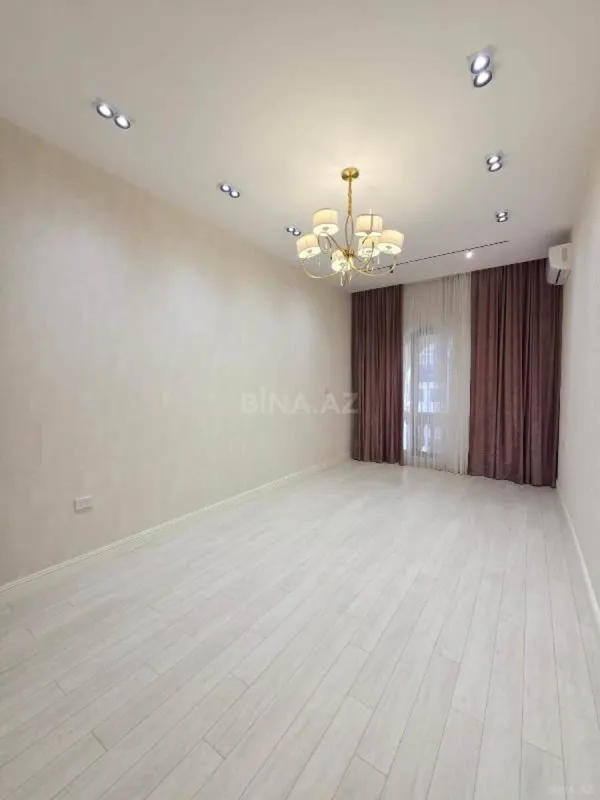 Satılır 2 otaqlı mənzil 107 m²