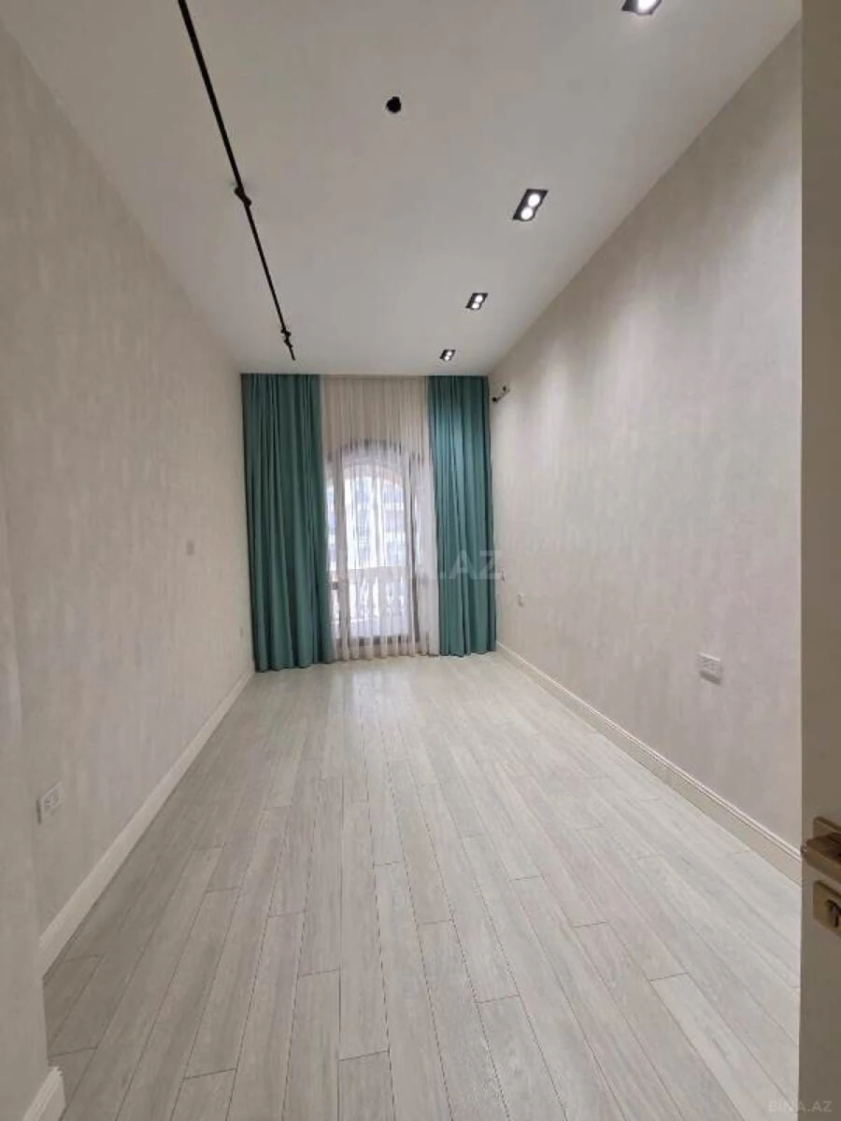Satılır 2 otaqlı mənzil 107 m²