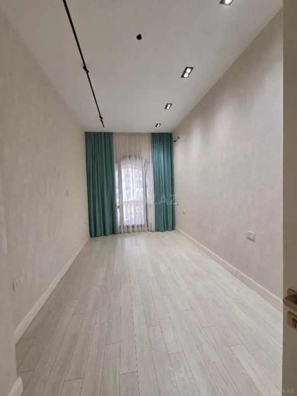 Satılır 2 otaqlı mənzil 107 m²
