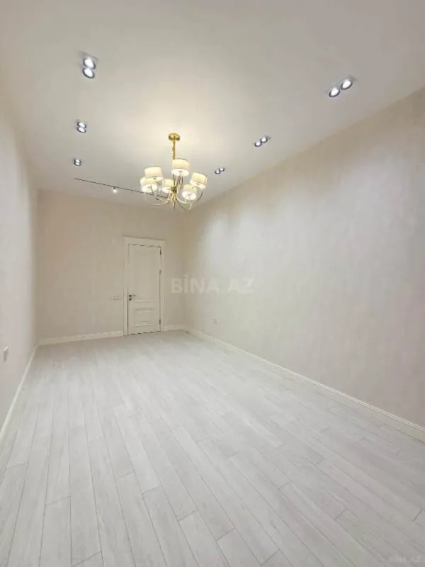 Satılır 2 otaqlı mənzil 107 m²