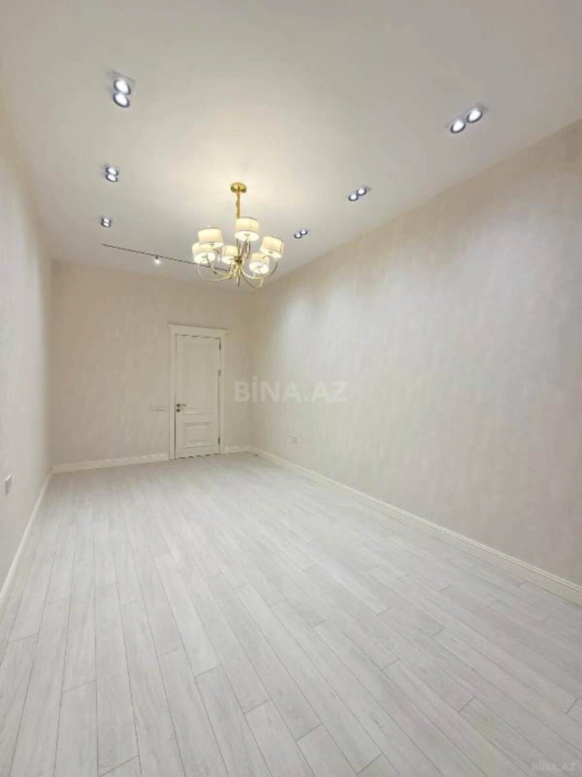 Satılır 2 otaqlı mənzil 107 m²