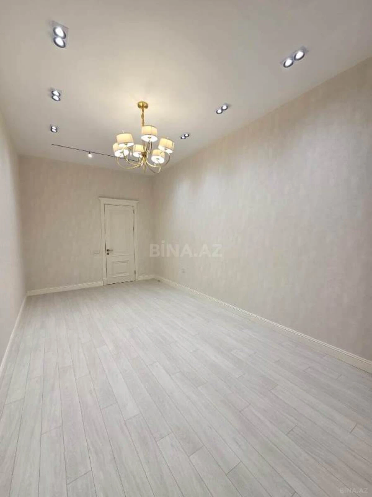 Satılır 2 otaqlı mənzil 107 m²