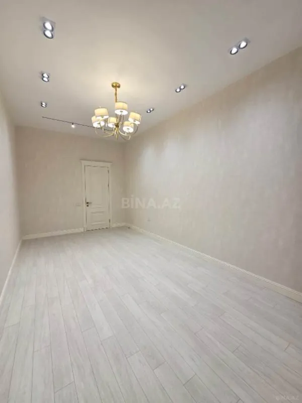 Satılır 2 otaqlı mənzil 107 m²