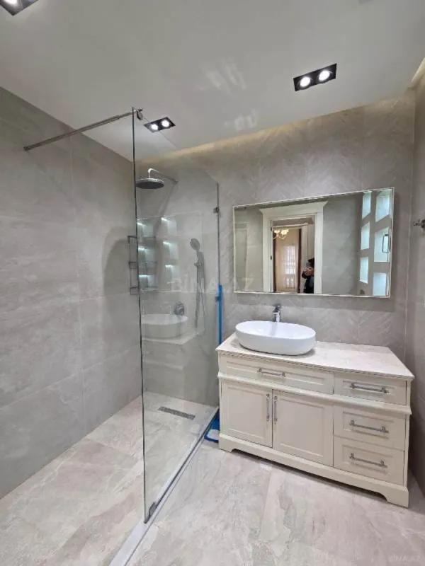Satılır 2 otaqlı mənzil 107 m²