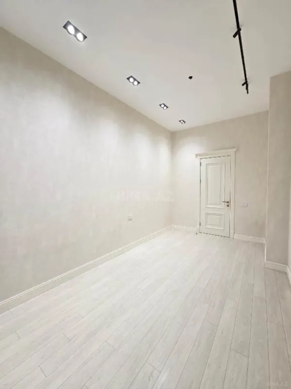 Satılır 2 otaqlı mənzil 107 m²