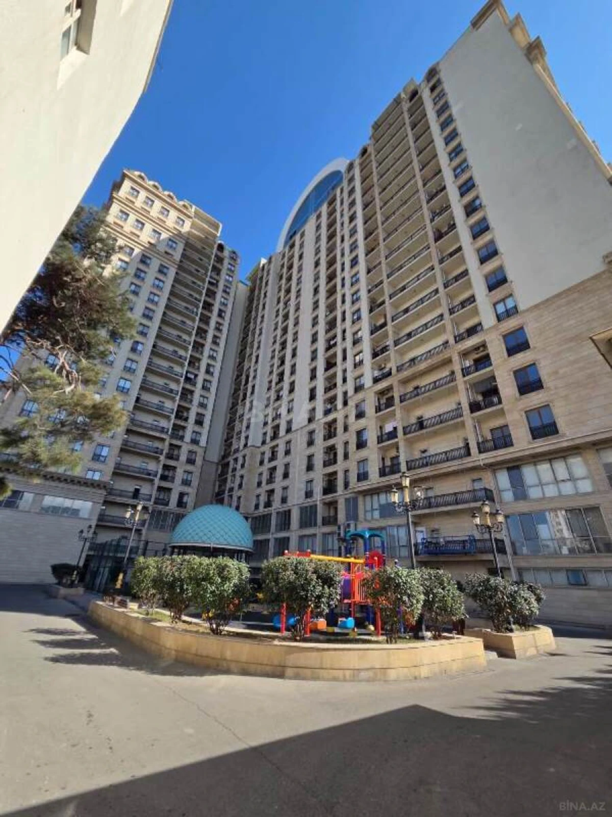 Satılır 2 otaqlı mənzil 107 m²