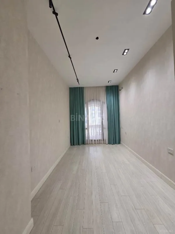 Satılır 2 otaqlı mənzil 107 m²