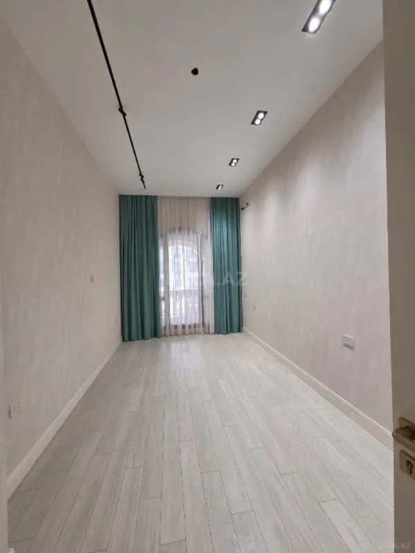 Satılır 2 otaqlı mənzil 107 m²