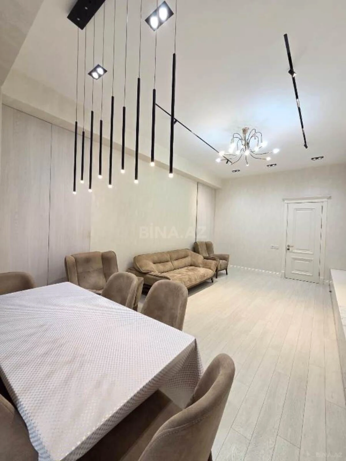 Satılır 2 otaqlı mənzil 107 m²