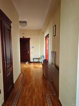 Satılır 3 otaqlı mənzil 156 m²