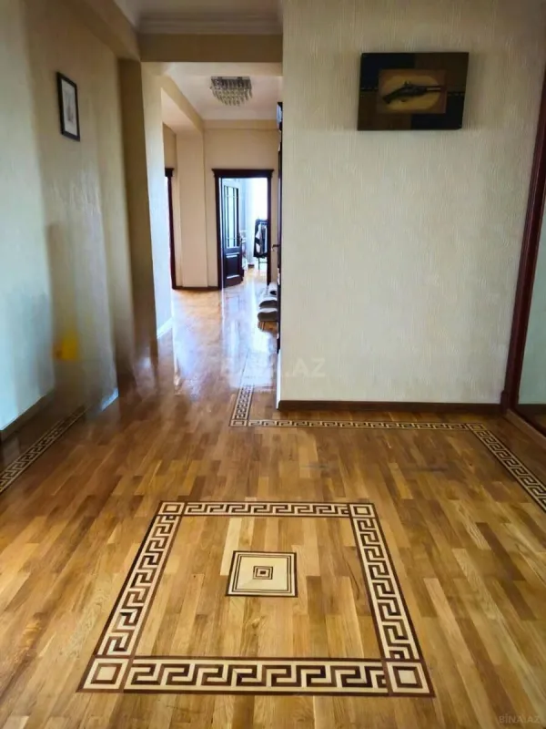 Satılır 3 otaqlı mənzil 156 m²