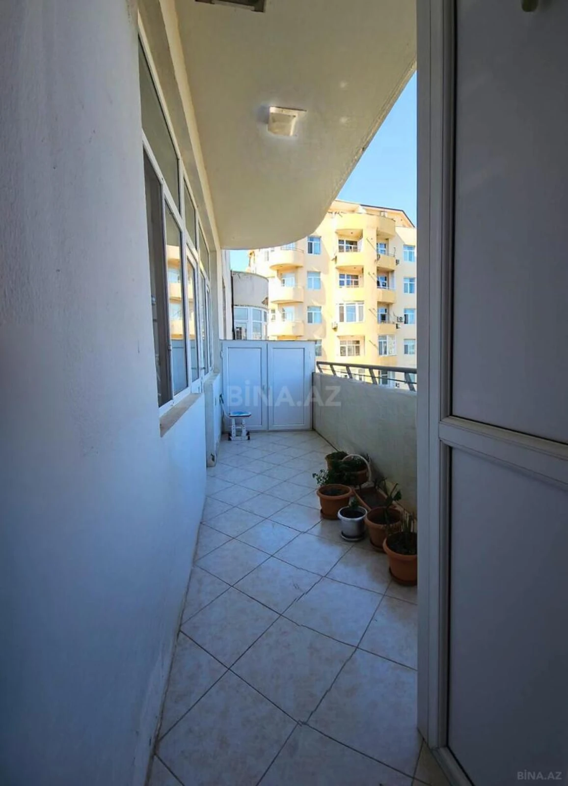 Satılır 3 otaqlı mənzil 156 m²
