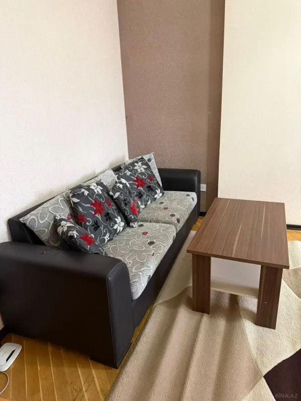 Kirayə verilir 2 otaqlı mənzil 90 m²