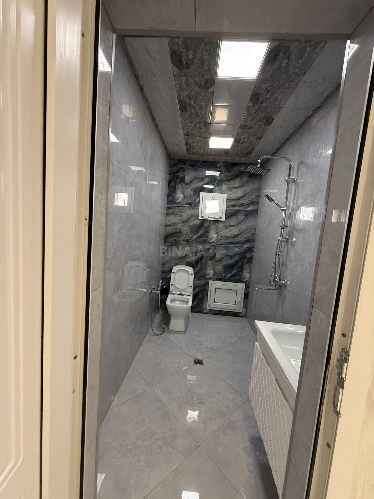 Satılır 5 otaqlı həyət evi 200 m²