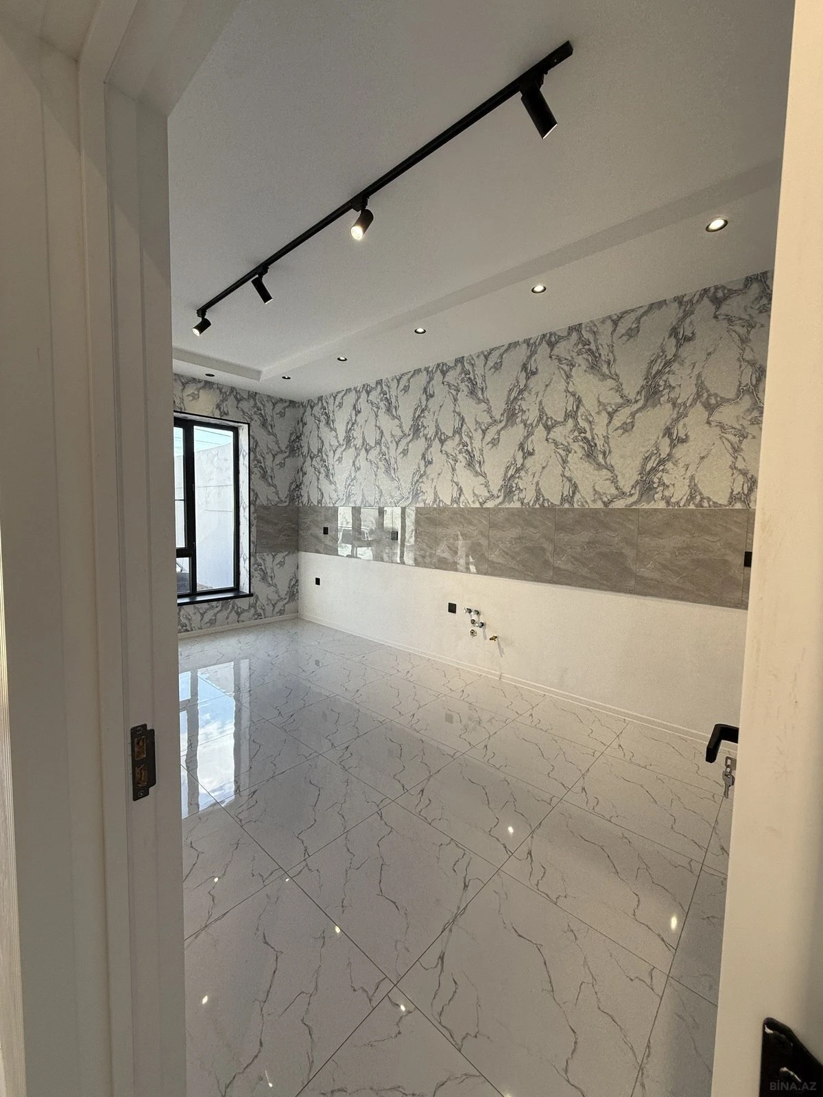 Satılır 5 otaqlı həyət evi 200 m²