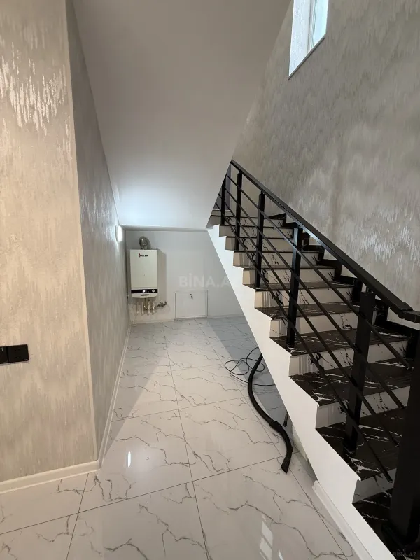 Satılır 5 otaqlı həyət evi 200 m²