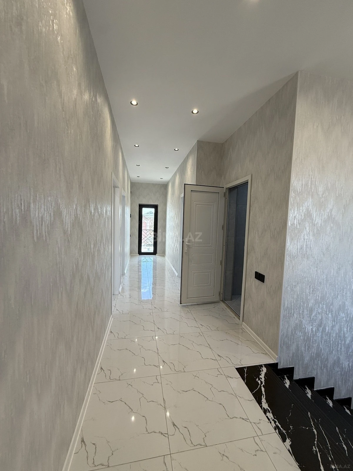 Satılır 5 otaqlı həyət evi 200 m²