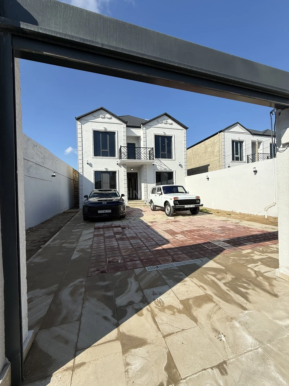 Satılır 5 otaqlı həyət evi 200 m²