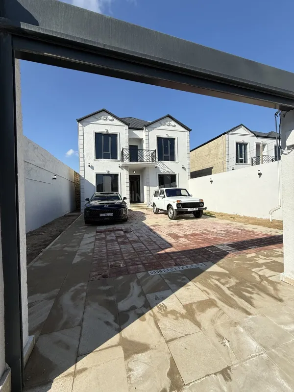 Satılır 5 otaqlı həyət evi 200 m²