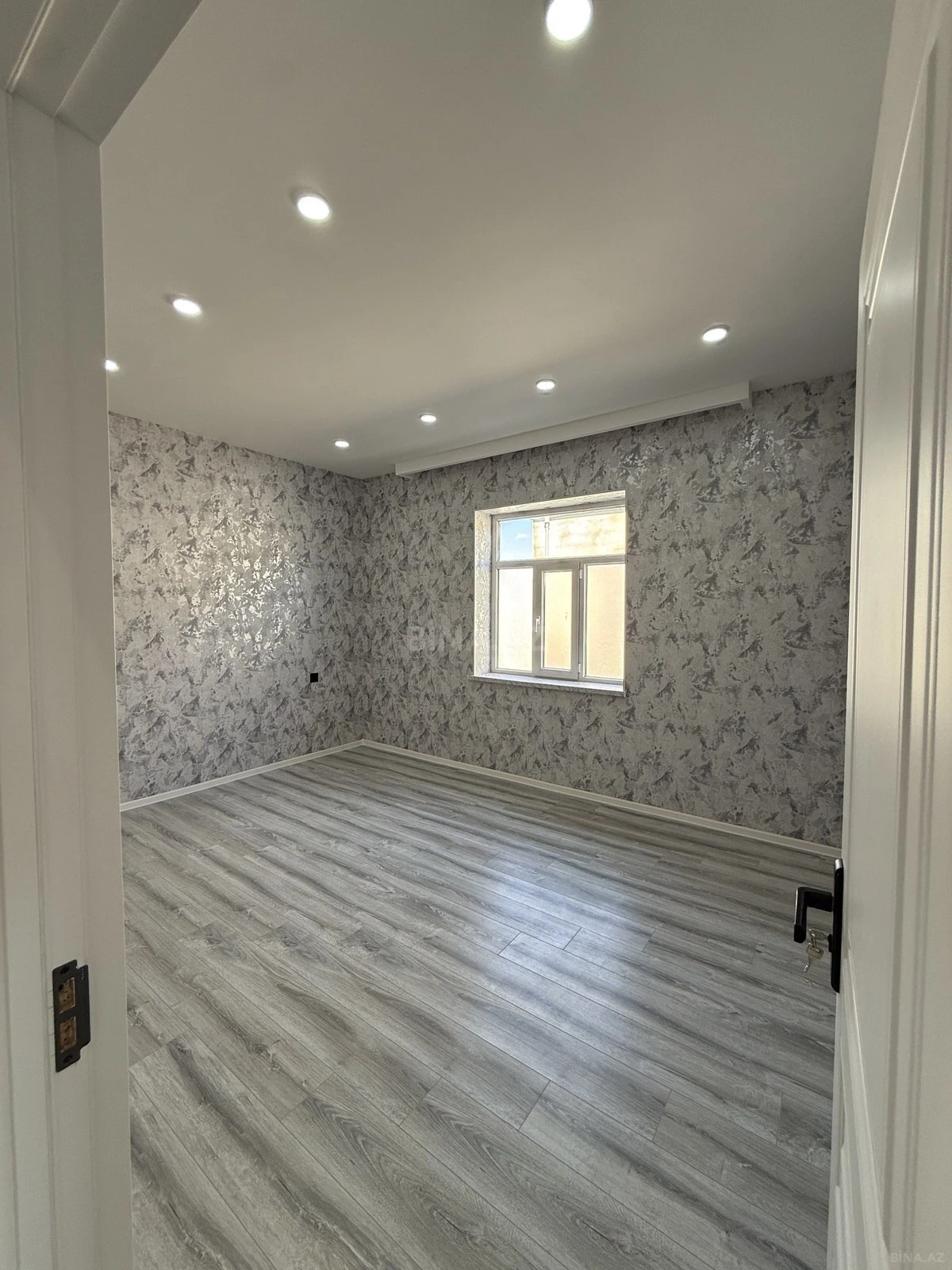 Satılır 5 otaqlı həyət evi 200 m²