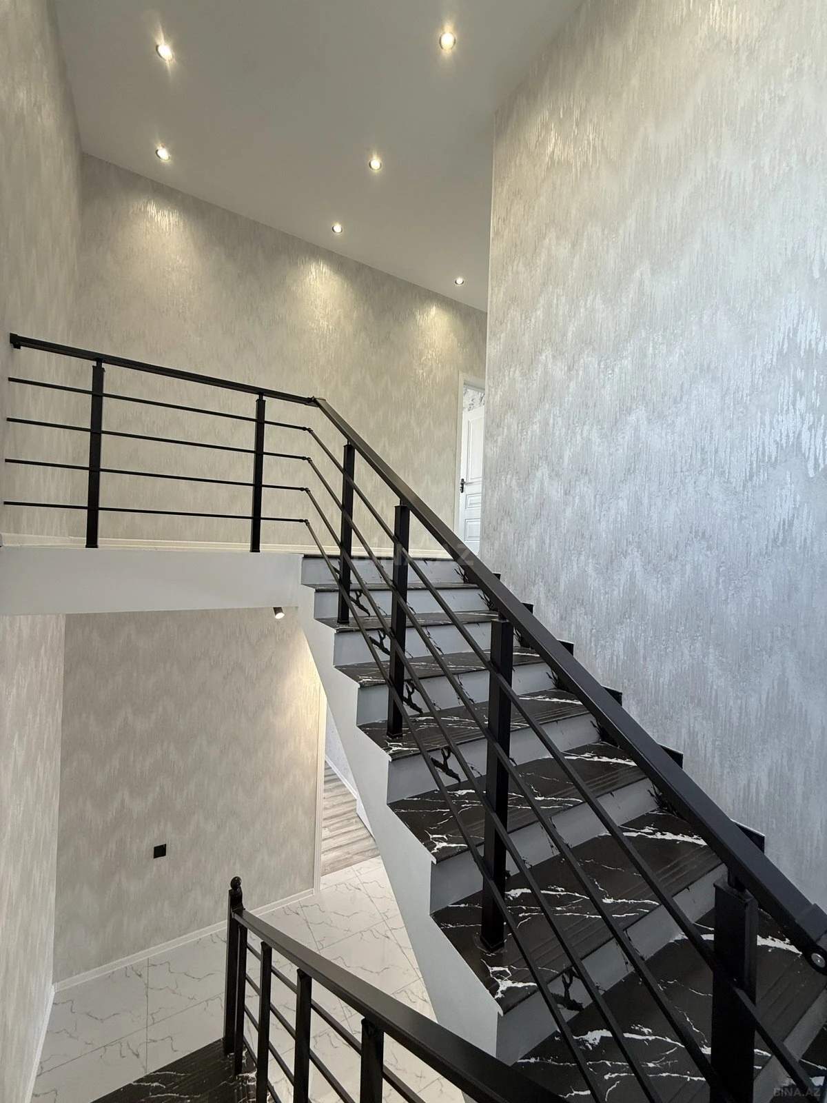 Satılır 5 otaqlı həyət evi 200 m²