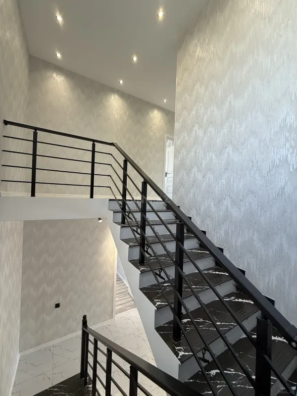 Satılır 5 otaqlı həyət evi 200 m²