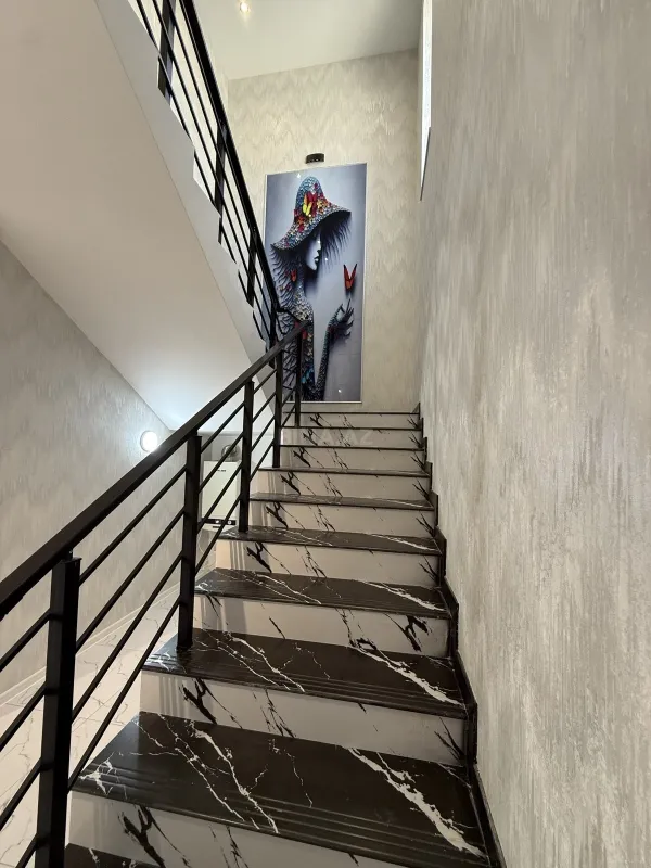 Satılır 5 otaqlı həyət evi 200 m²