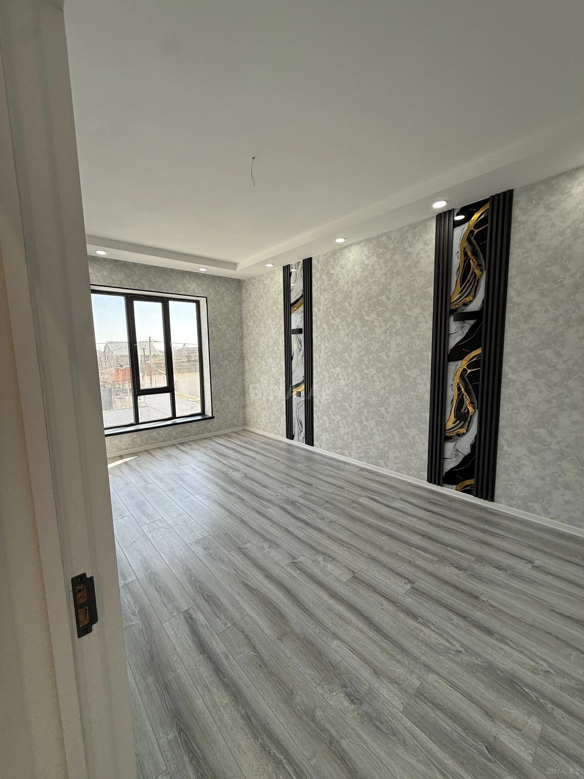 Satılır 5 otaqlı həyət evi 200 m²