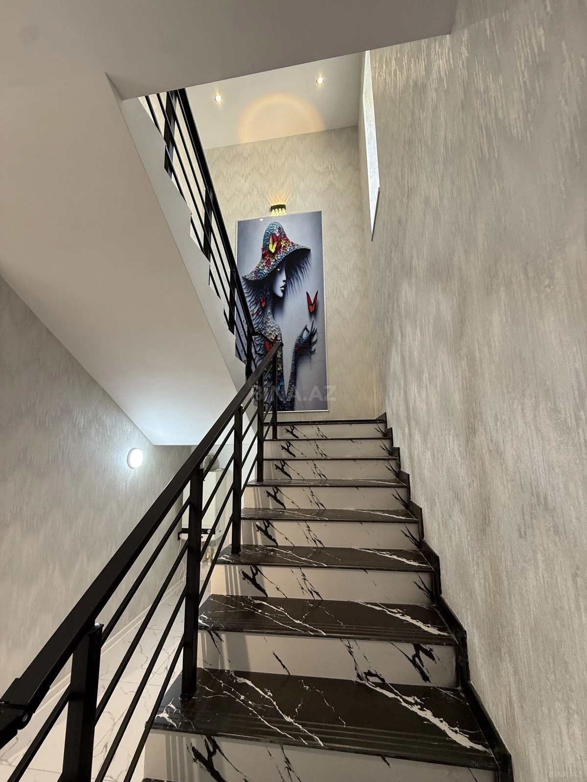 Satılır 5 otaqlı həyət evi 200 m²