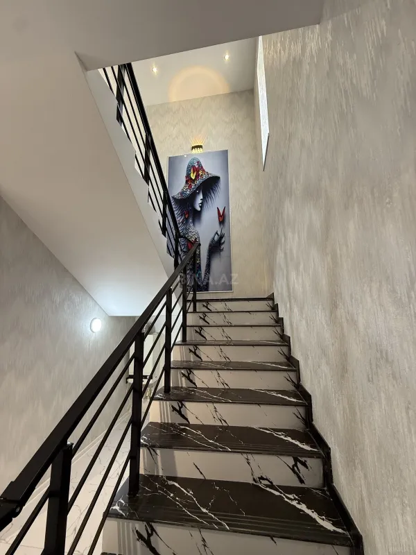 Satılır 5 otaqlı həyət evi 200 m²