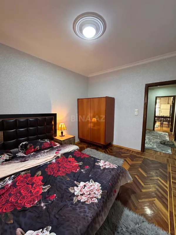 Kirayə verilir 2 otaqlı mənzil 72 m²