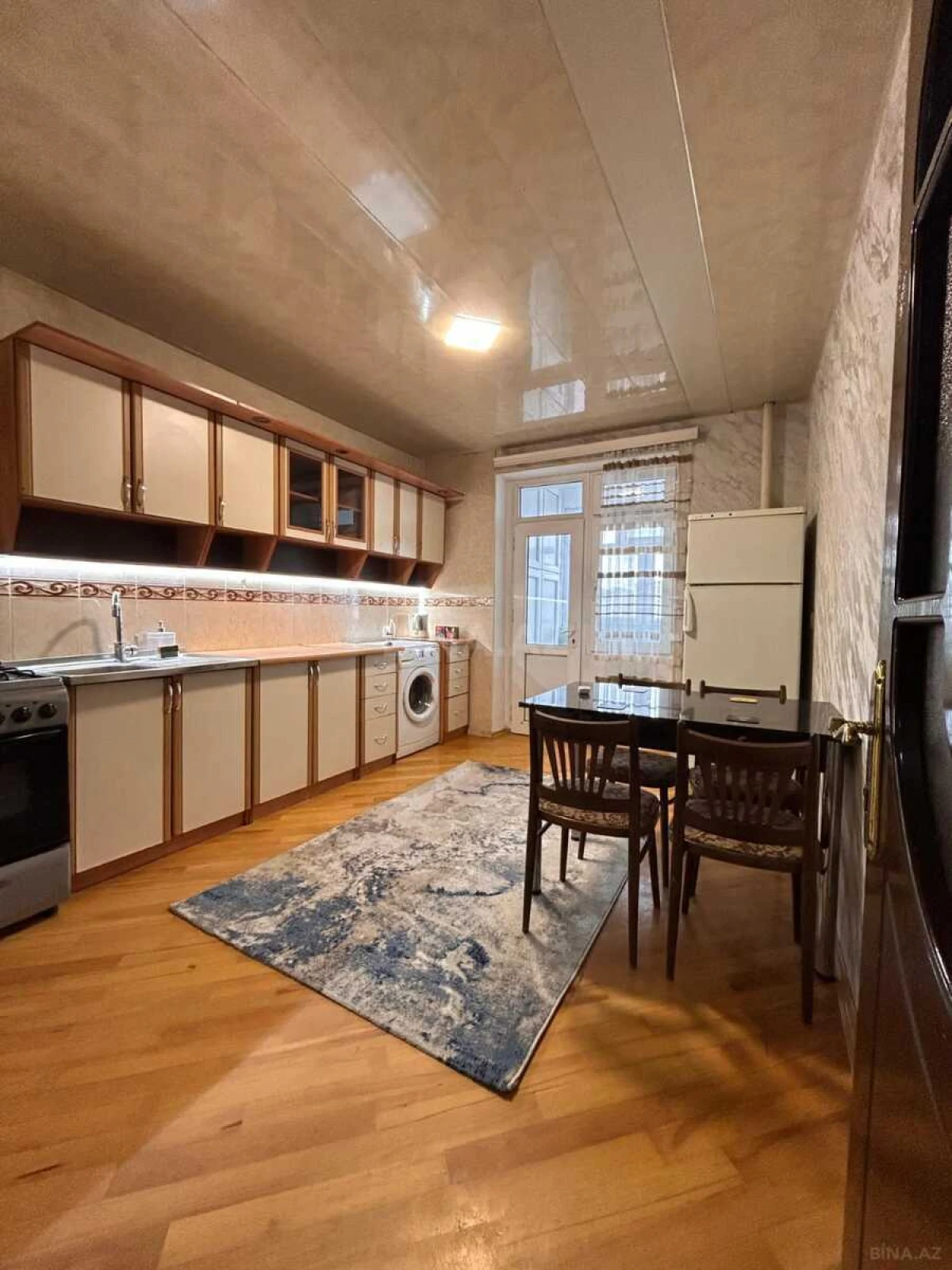 Kirayə verilir 2 otaqlı mənzil 72 m²