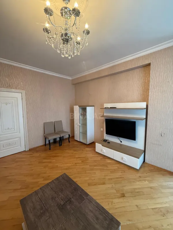 Kirayə verilir 2 otaqlı mənzil 84 m²