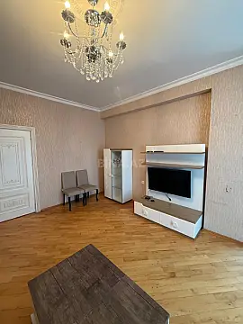 Kirayə verilir 2 otaqlı mənzil 84 m²