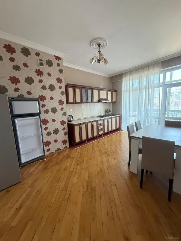 Kirayə verilir 2 otaqlı mənzil 84 m²