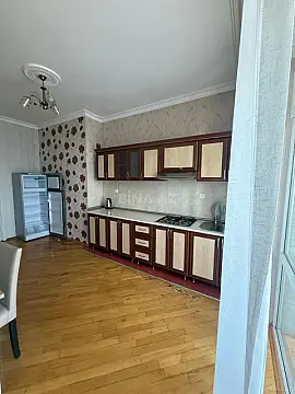 Kirayə verilir 2 otaqlı mənzil 84 m²
