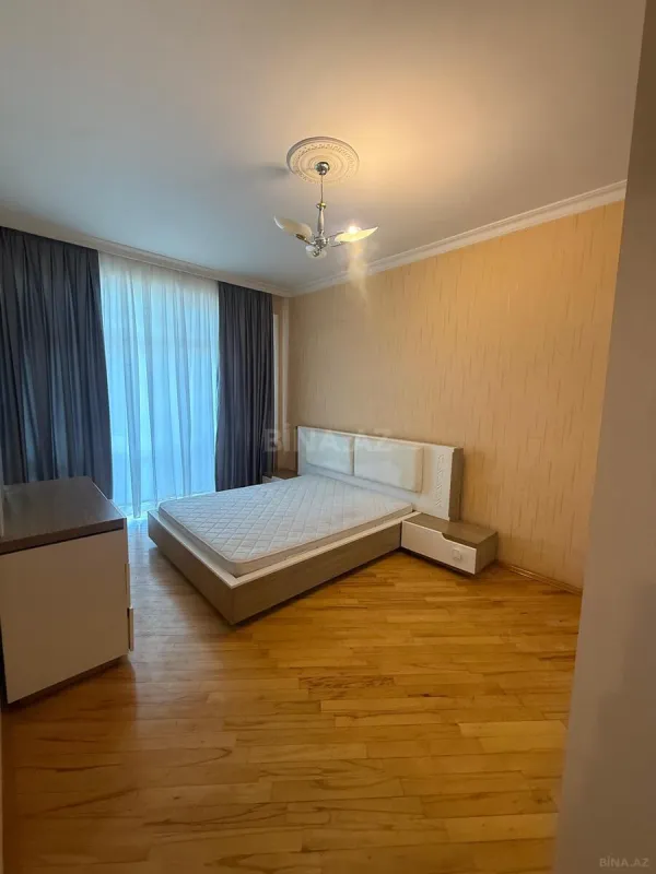 Kirayə verilir 2 otaqlı mənzil 84 m²