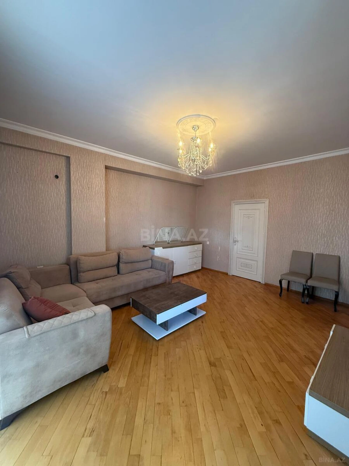 Kirayə verilir 2 otaqlı mənzil 84 m²