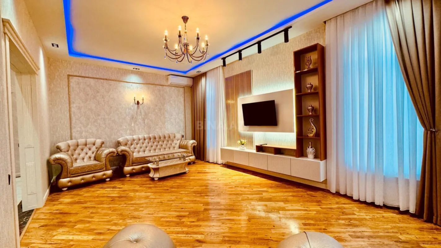 Satılır 4 otaqlı həyət evi 165 m²