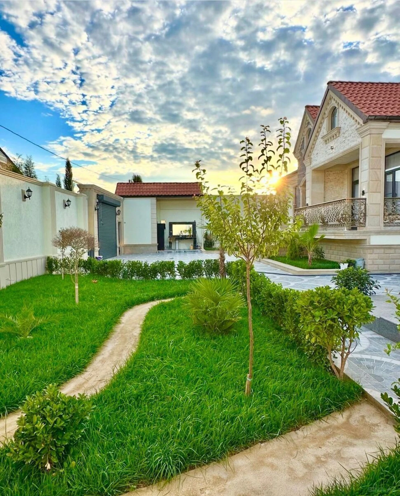 Satılır 4 otaqlı həyət evi 165 m²