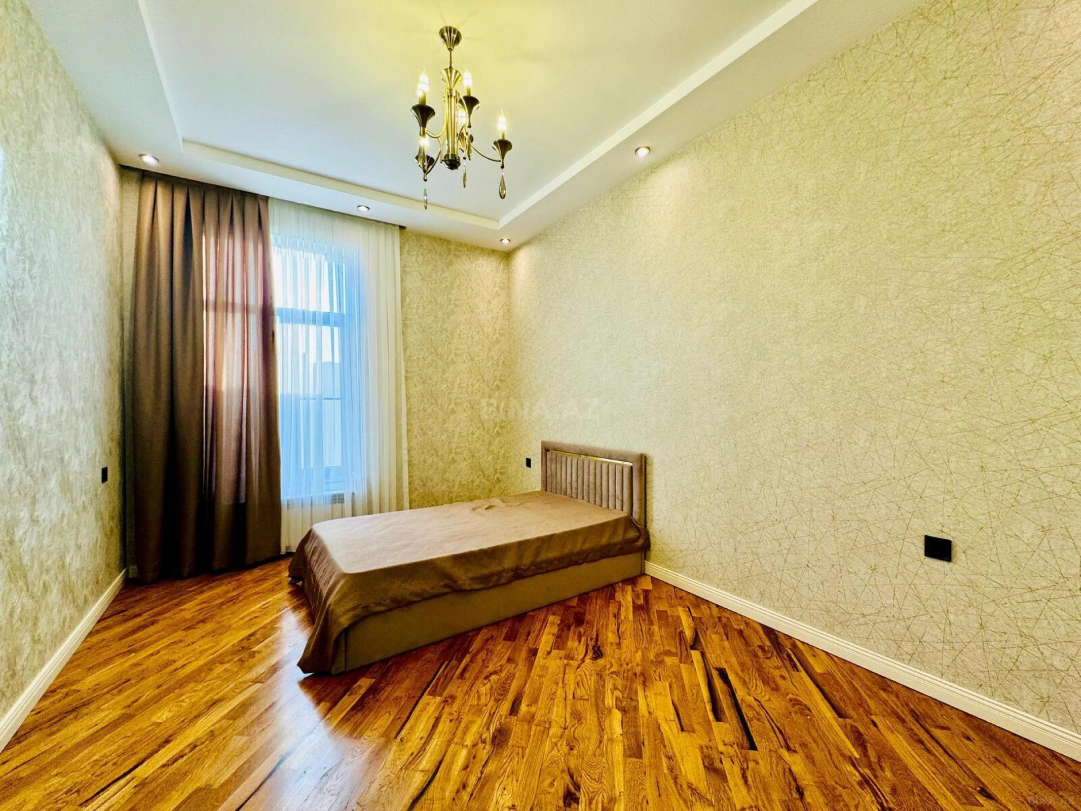 Satılır 4 otaqlı həyət evi 165 m²