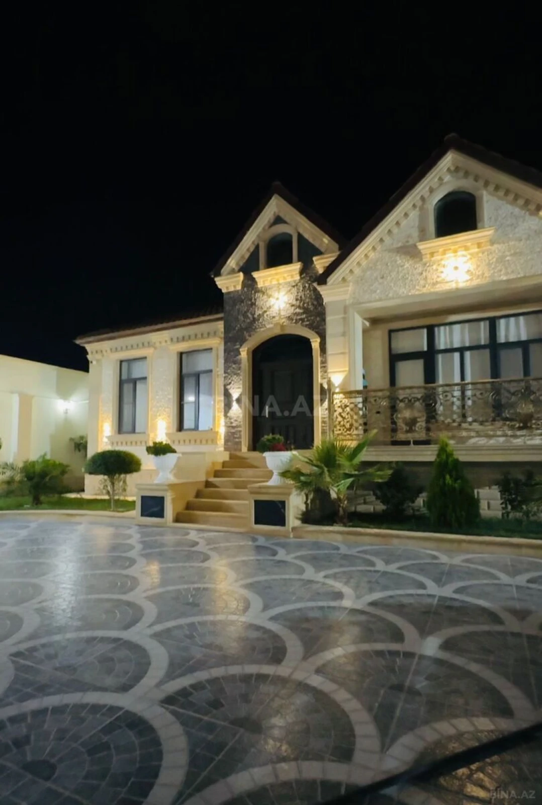 Satılır 4 otaqlı həyət evi 165 m²