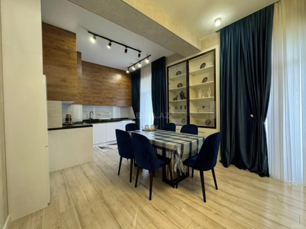 Kirayə verilir 2 otaqlı mənzil 107 m²