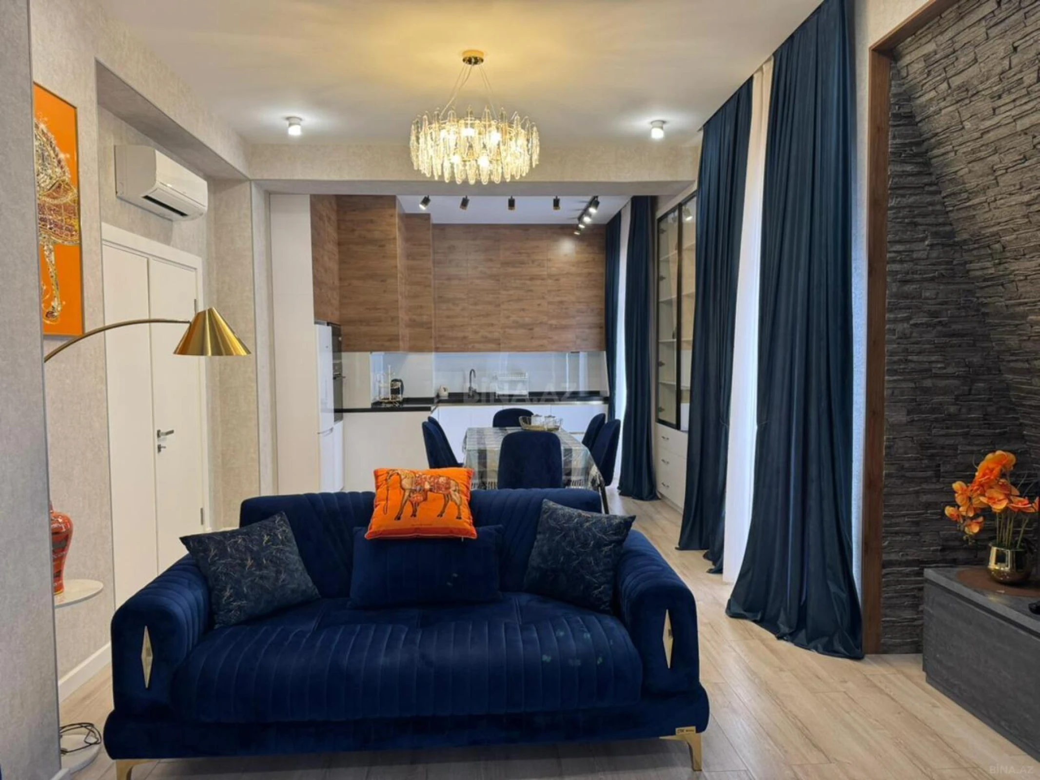 Kirayə verilir 2 otaqlı mənzil 107 m²