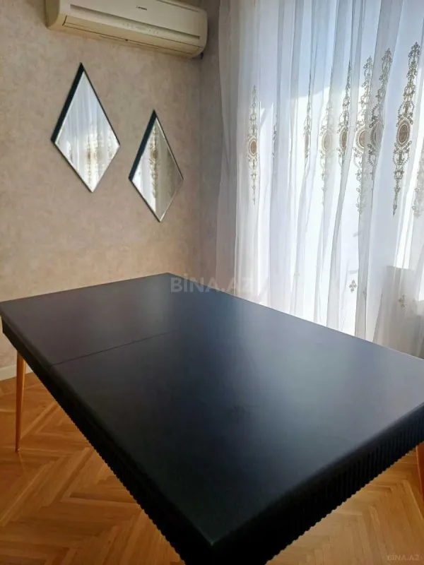 Kirayə verilir 3 otaqlı mənzil 130 m²