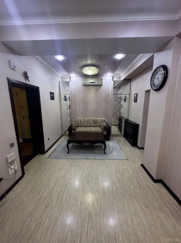 Satılır 2 otaqlı mənzil 70 m²