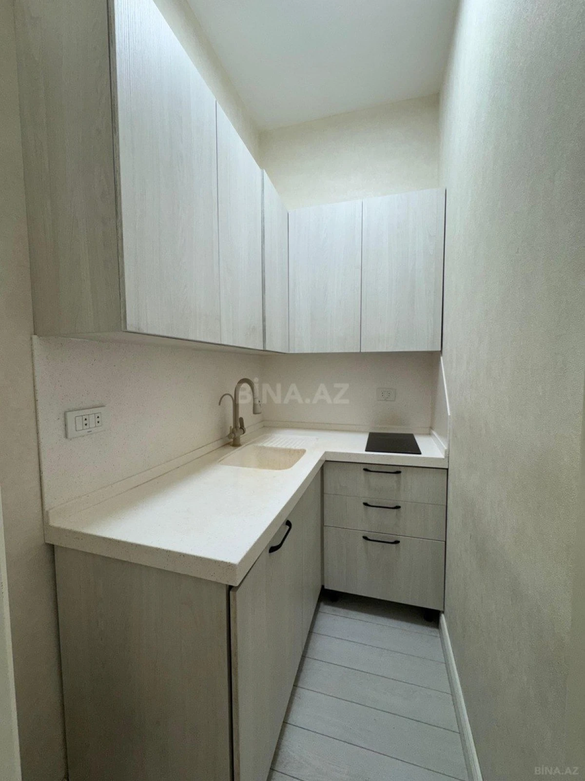 Satılır 2 otaqlı mənzil 107 m²